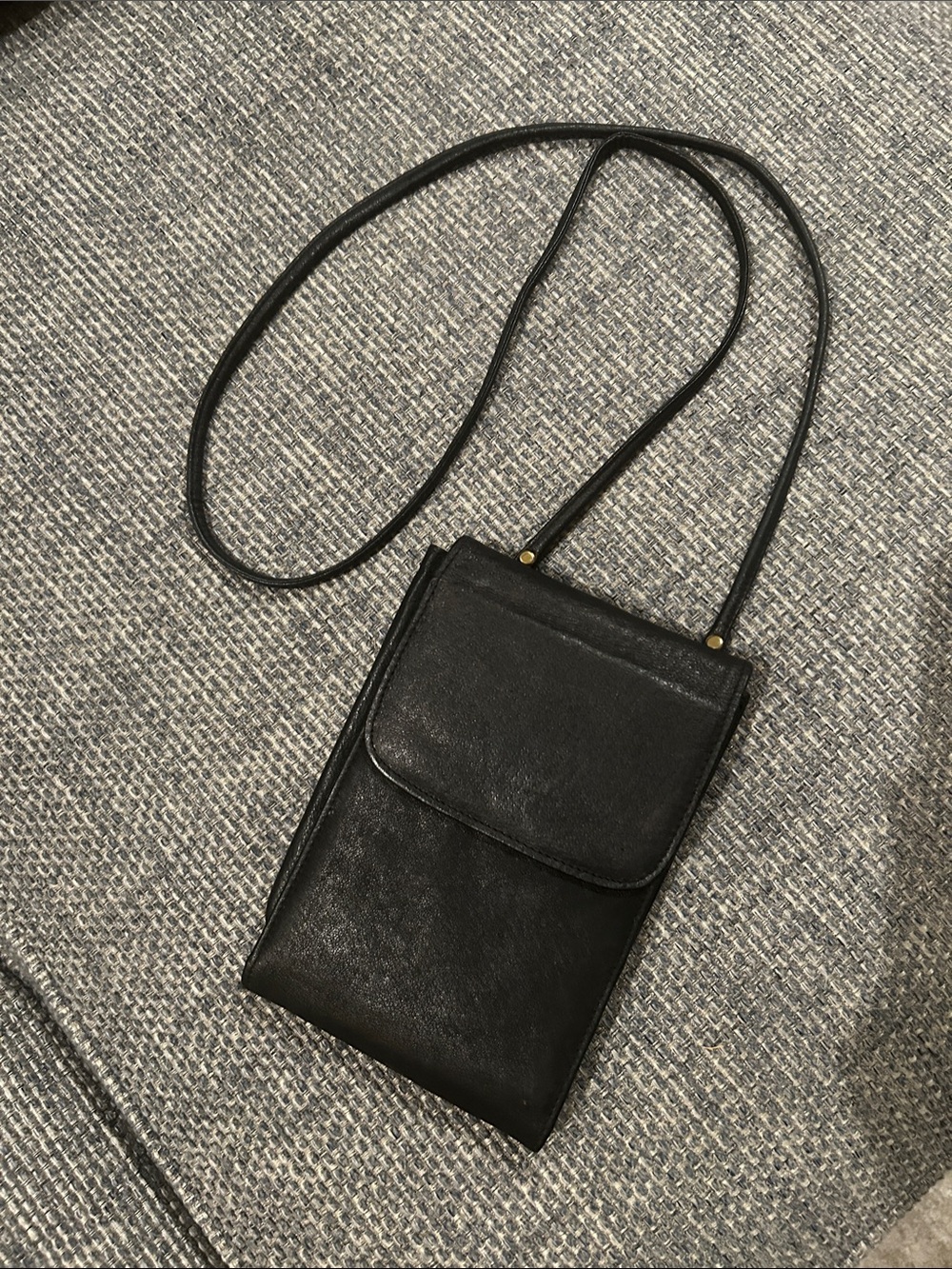 Wilsons Leather Black Slim Crossbody wallet/purse. Never used great cond.